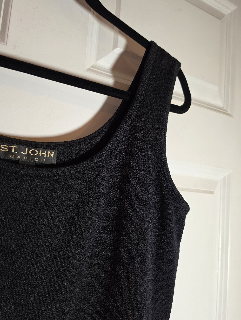 St. John Basics Black Sleeveless Knit Tank Top Scoop Neck L - Picture 2 of 5